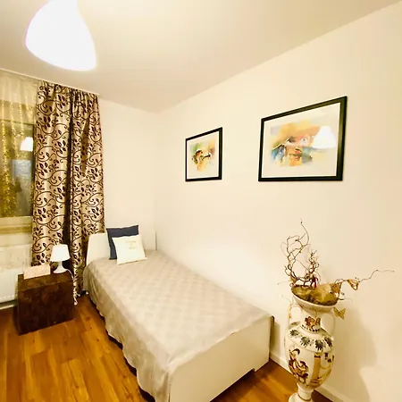 Apartment Welcometomessepremium Three Bedroom