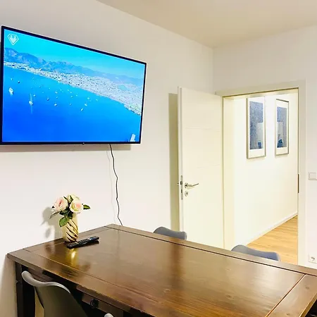 Welcometomessepremium Three Bedroom * ハノーファー