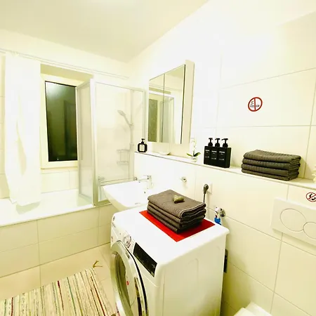 Welcometomessepremium Three Bedroom *