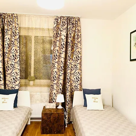 Welcometomessepremium Three Bedroom Апартаменты *