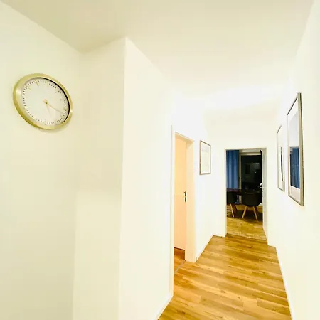 Апартаменты Welcometomessepremium Three Bedroom Ганновер